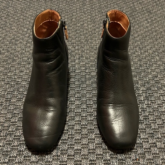 ❌ Gentle Souls by Kenneth Cole Ella bootie - Picture 2 of 10